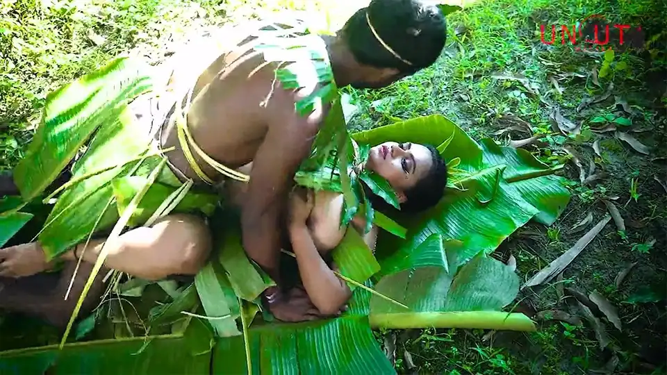 জংলি আদিবাসী দম্পতির চোদনলীলা খোলা ময়দানে